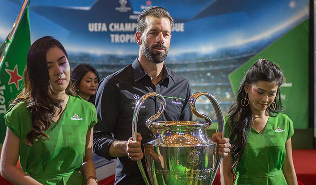 During his visit to Cambodia in April 2018, Ruud van Nistelrooy, a retired Dutch footballer, attempted to speak the Khmer language by saying "Sousdey Kampuchea."