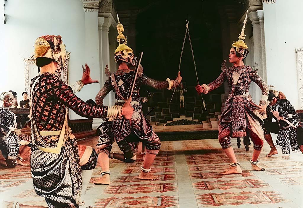 Behind the Masks Theatre of Cambodia: Lakhon Khol's Dramatic Art