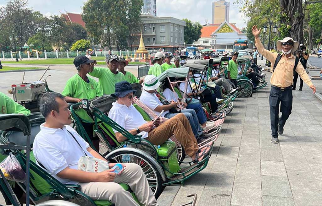 Experience the wonders of Phnom Penh's most amazing attractions with a guided Cyclo tour. Explore cultural and historical sites such as Wat Phnom, the Central Market, and the Royal Palace in the company of a tour group.