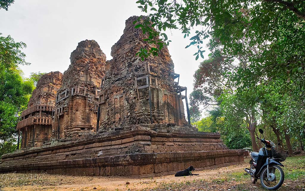 Prasat Bat Chum is a peaceful temple in Angkor Archaeological Park, Siem Reap Province